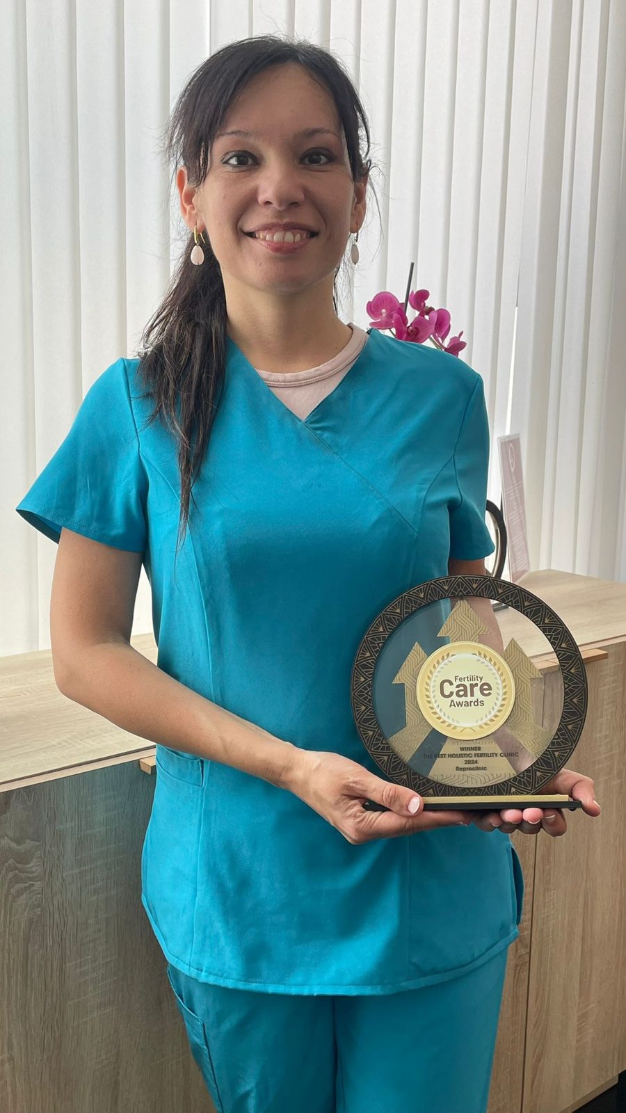 Rosanna Montes con un reconocimiento profesional