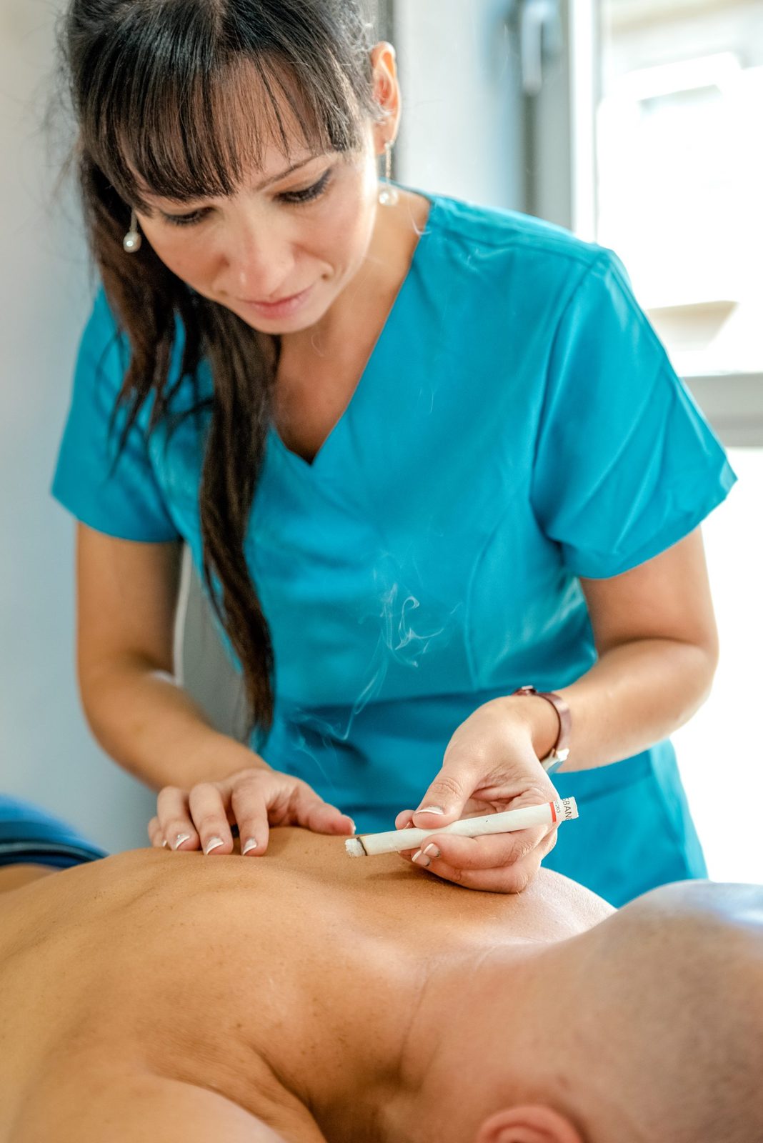Tratamiento de acupuntura para el dolor cervical